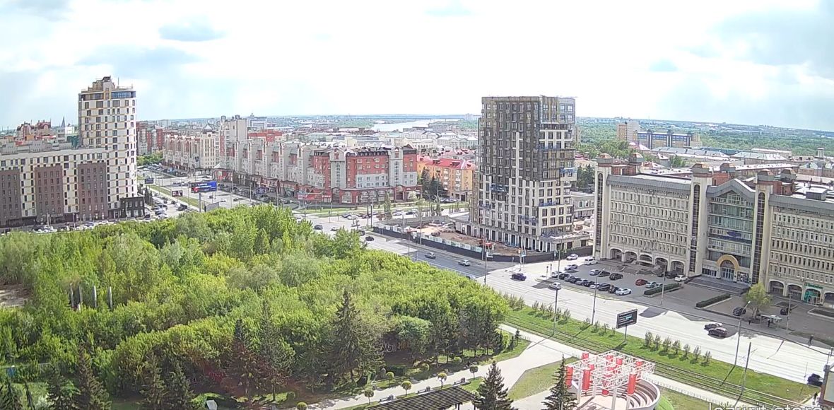 Омск: Панорама улицы Маршала Жукова с бульвара Мартынова