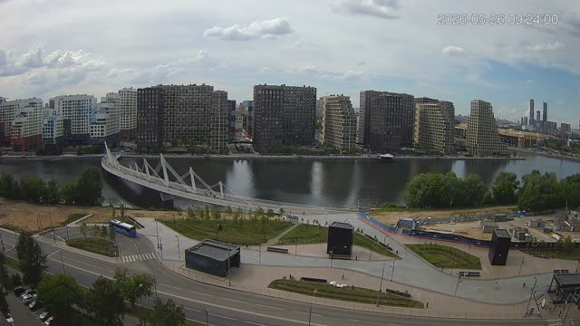 Москва: Строительство футуристичного моста в Нагатинском Затоне