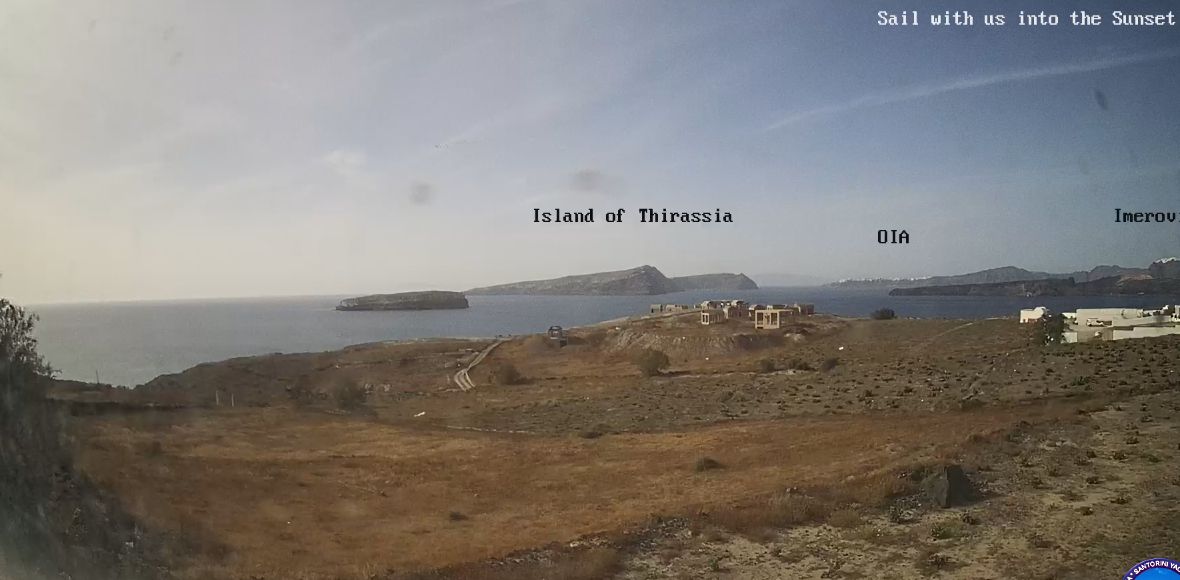 Панорамный вид на кальдеру и остров Тирасия