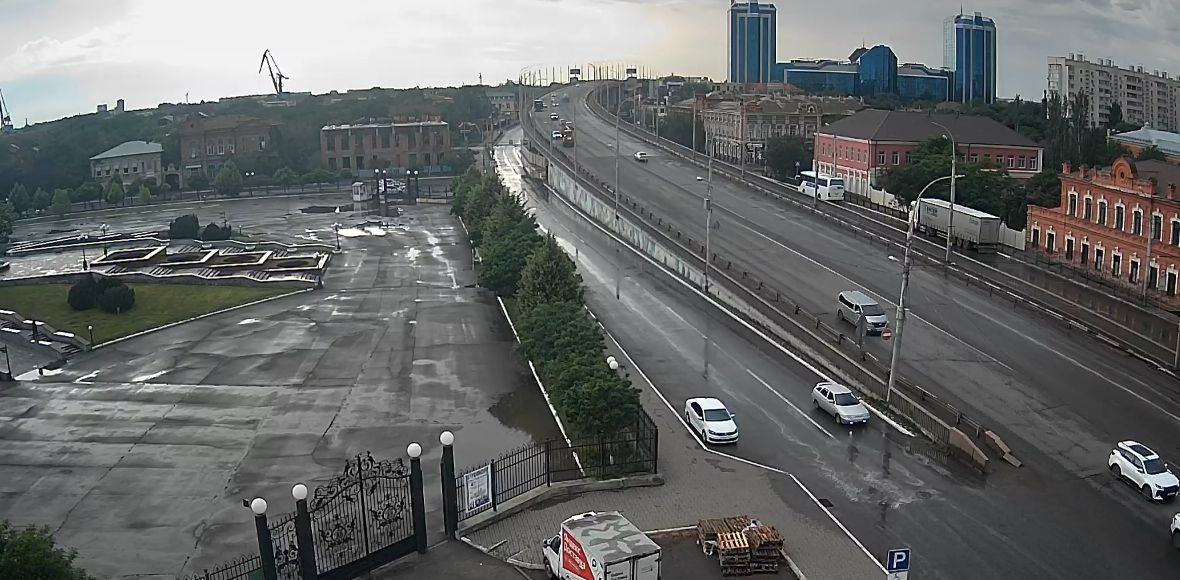 Улица Анри Барбюса и подъезд к Новому мосту