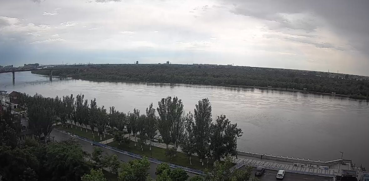 Вид на Комсомольскую набережную