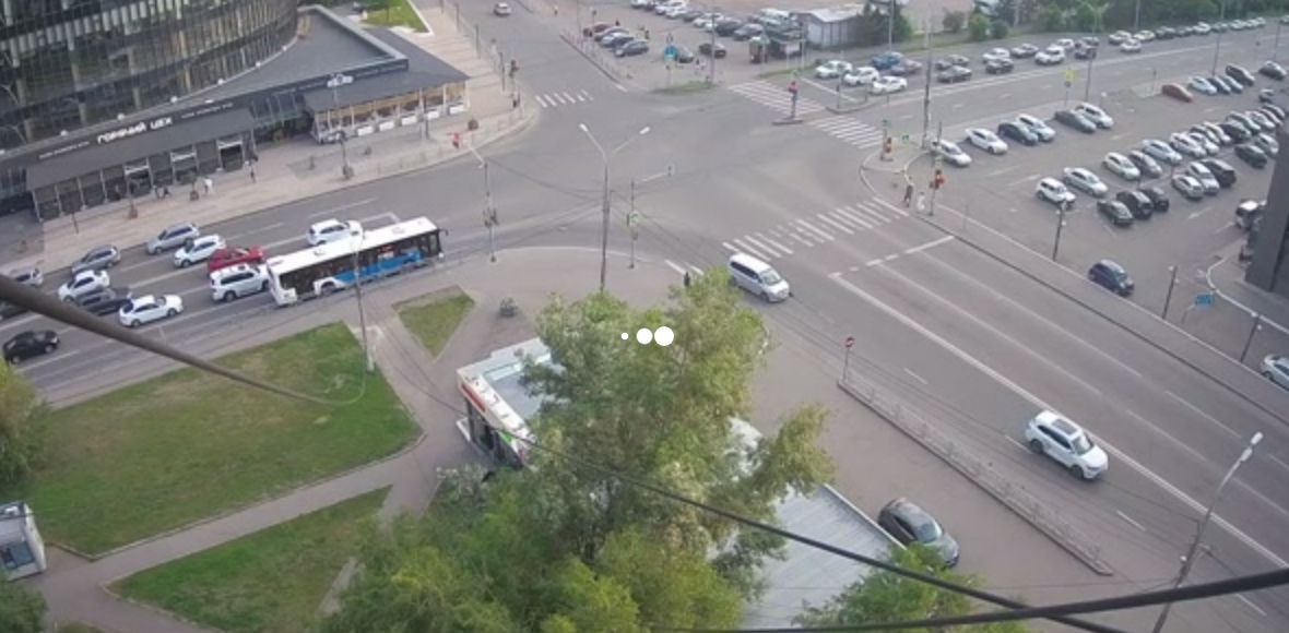 Перекресток улиц Аэровокзальная, Взлетная и Весны