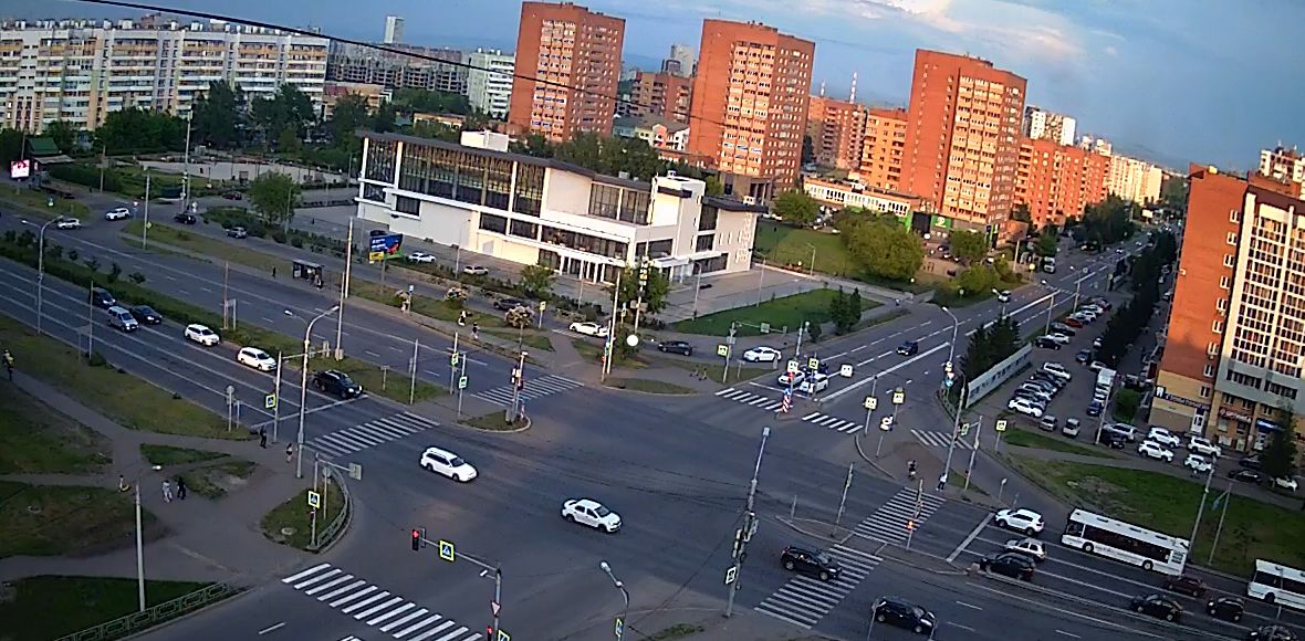Перекресток улиц 9 Мая и Водопьянова