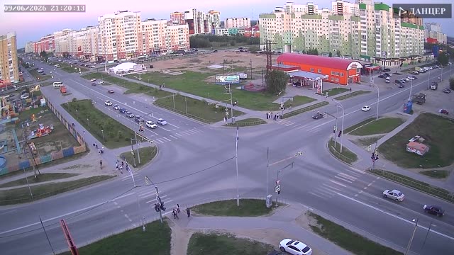Перекресток улиц Мира и Ханты-Мансийская