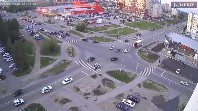 Перекресток улиц Ханты-Мансийская и Омская
