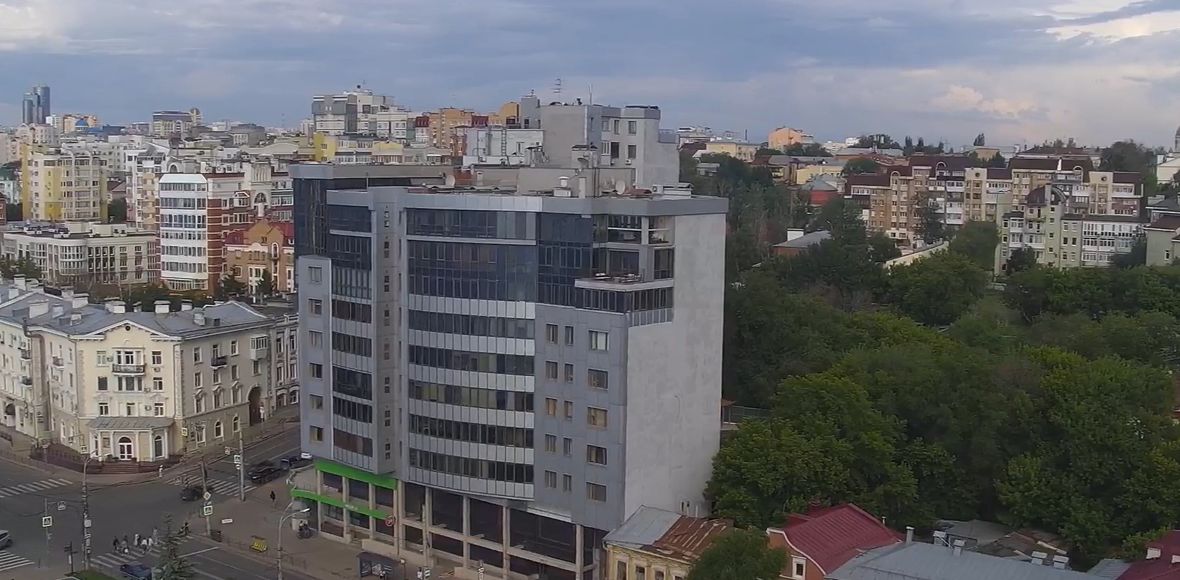 Панорамный вид на набережную и реку Волгу