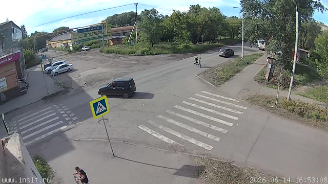 Перекресток улиц Мира и Бажова