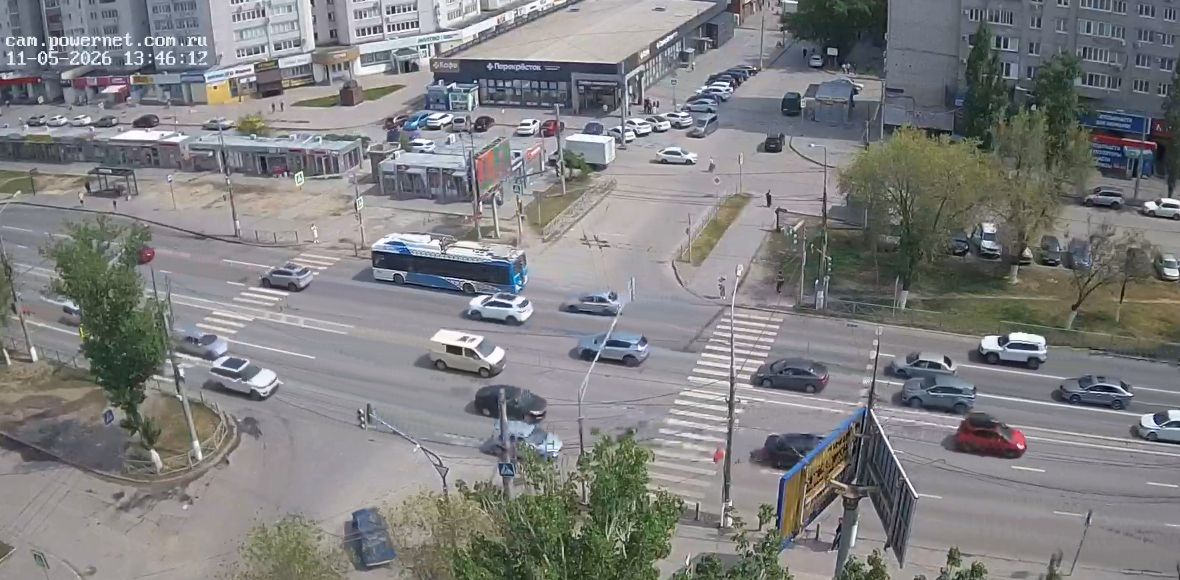 Волгоград: Перекрёсток улиц Николая Отрады и Мясникова