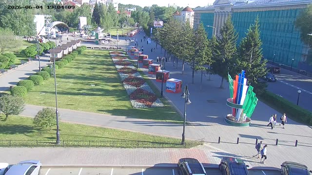 Томск: Ново-Соборная площадь (фонтан, Троицкий сквер, вид на ТУСУР)