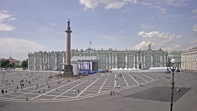 Дворцовая площадь, Александровская колонна и Эрмитаж