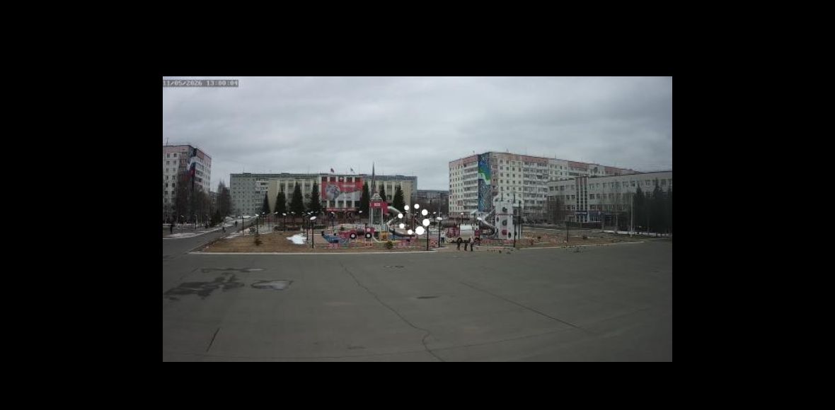 Усинск: Городская площадь и детская площадка