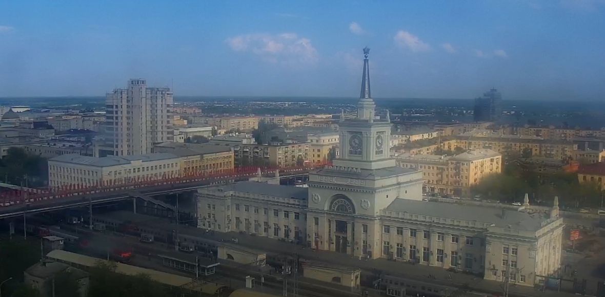 Панорамный вид на город-герой и Волгу