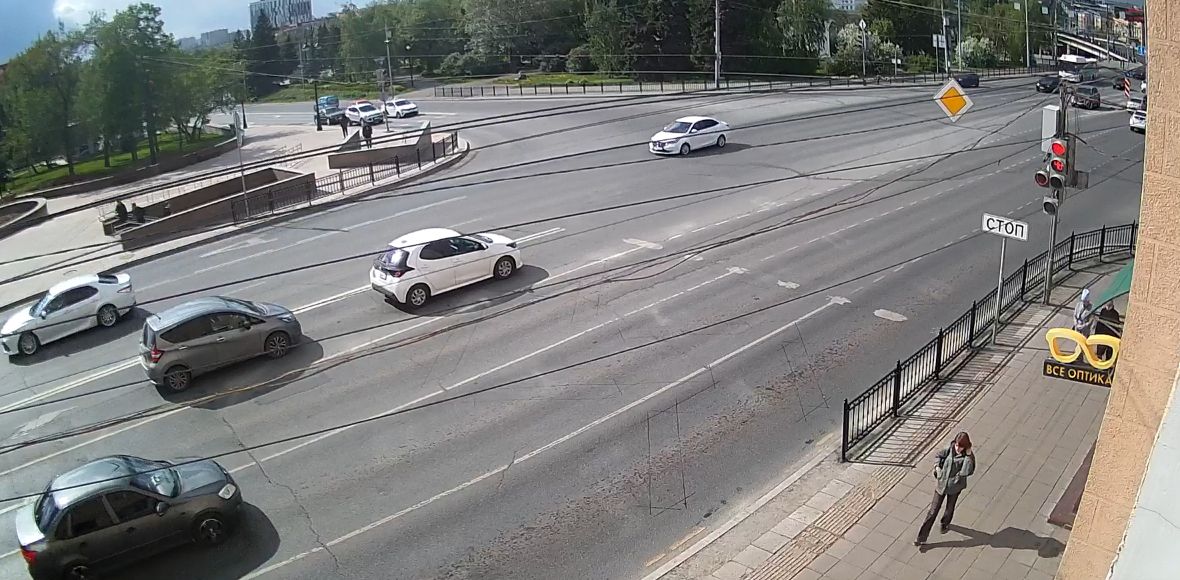 Омск: Перекрёсток проспекта Карла Маркса и улицы Лермонтова