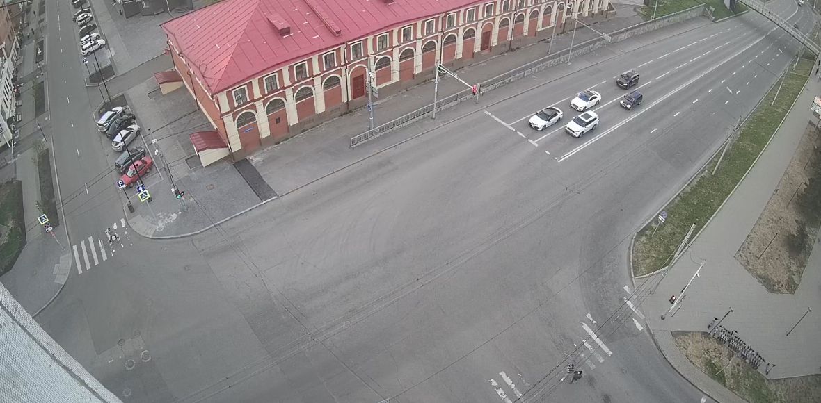 Перекресток улиц Карла Маркса и Каратанова