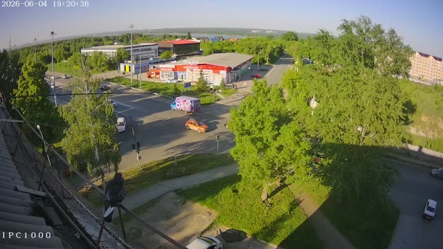 Перекресток дорог: Советское шоссе и улица Часовая